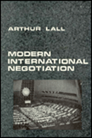 Modern lnternational Negotiation – Principles and Practice de Arthur Lall