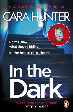 In The Dark: from the Sunday Times bestselling author of Close to Home de Cara Hunter