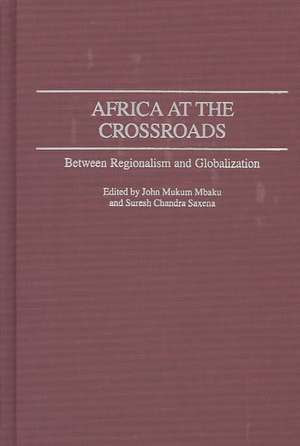 Africa at the Crossroads: Between Regionalism and Globalization de John Mukum Mbaku Esq.