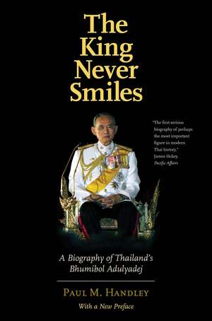 The King Never Smiles: A Biography of Thailand's Bhumibol Adulyadej de Paul M. Handley