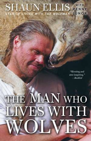 The Man Who Lives with Wolves de Shaun Ellis