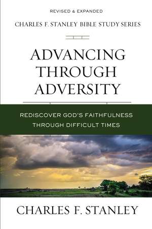 Advancing Through Adversity: Rediscover God's Faithfulness Through Difficult Times de Charles F. Stanley