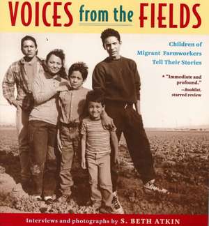 Voices from the Fields: Children of Migrant Farmworkers Tell Their Stories de S. Beth Atkin