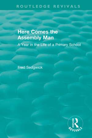 Here Comes the Assembly Man: A Year in the Life of a Primary School de Fred Sedgwick