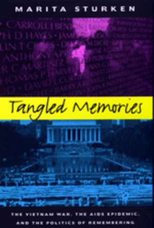 Tangled Memories — The Vietnam War, The AIDS Epidemic & The Politics of Remembering de Marita Sturken