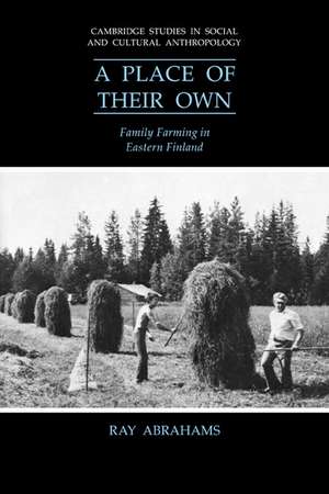 A Place of their Own: Family Farming in Eastern Finland de Ray Abrahams