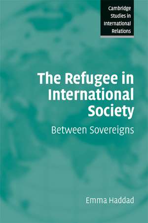 The Refugee in International Society: Between Sovereigns de Emma Haddad