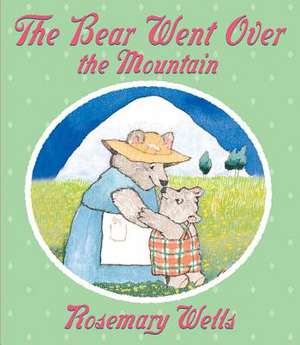 The Bear Went Over the Mountain de Rosemary Wells