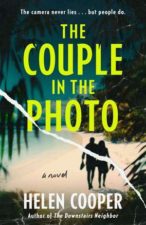 The Couple in the Photo de Helen Cooper