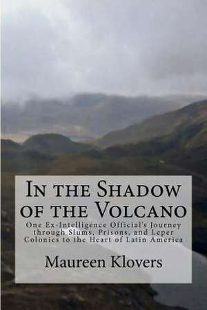 In the Shadow of the Volcano de Maureen Klovers