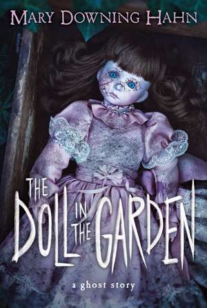 The Doll in the Garden: A Ghost Story de Mary Downing Hahn