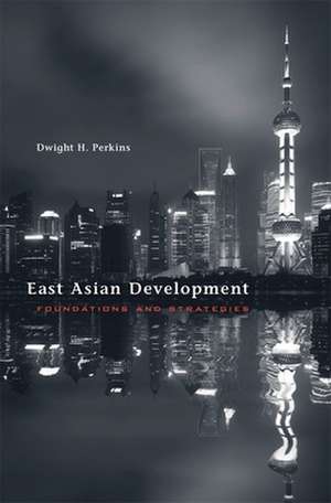 East Asian Development – Foundations and Strategies de Dwight H. Perkins