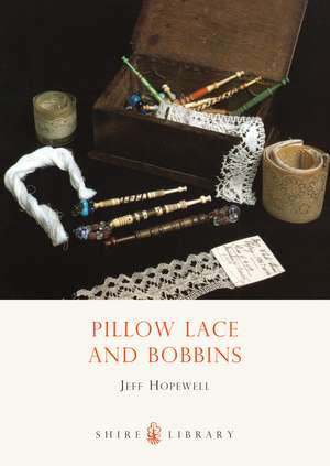 Pillow Lace and Bobbins de Jeff Hopewell