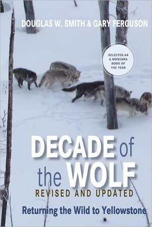 Decade of the Wolf: Returning the Wild to Yellowstone de Douglas W. Smith