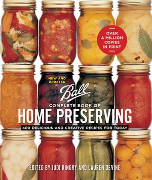 Ball Complete Book of Home Preserving: 400 Delicious and Creative Recipes for Today de Judi Kingry