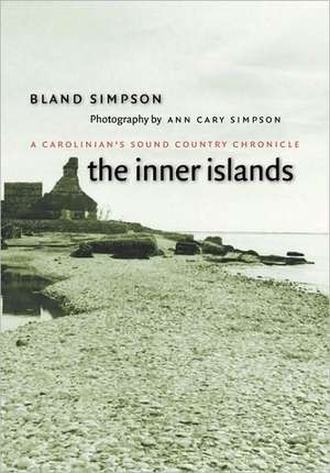 The Inner Islands: A Carolinian's Sound Country Chronicle de Bland Simpson