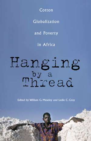 Hanging by a Thread: Cotton, Globalization, and Poverty in Africa de William G. Moseley