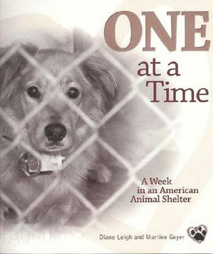 One at a Time: A Week in an American Animal Shelter de Diane Leigh