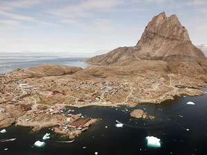 Between Sea and Glacier: Greenland in a Changing World de Wilfred Richard