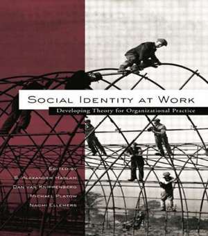 Social Identity at Work: Developing Theory for Organizational Practice de S. Alexander Haslam