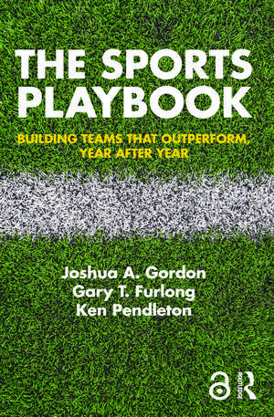 The Sports Playbook: Building Teams that Outperform, Year after Year de Joshua A. Gordon