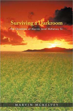 Surviving a Darkroom de Marvin McKelvey