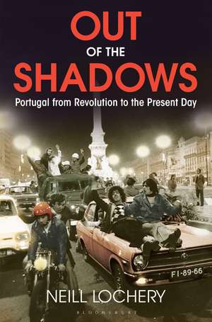 Out of the Shadows: Portugal from Revolution to the Present Day de Dr. Neill Lochery