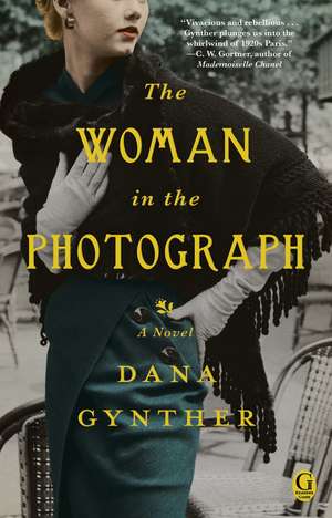 The Woman in the Photograph de Dana Gynther