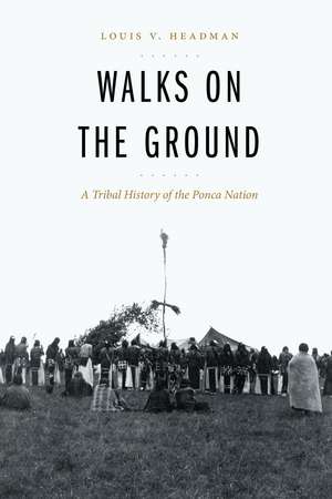 Walks on the Ground: A Tribal History of the Ponca Nation de Louis V. Headman