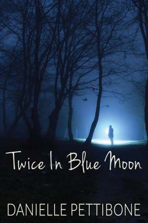 Twice in Blue Moon de Danielle Pettibone