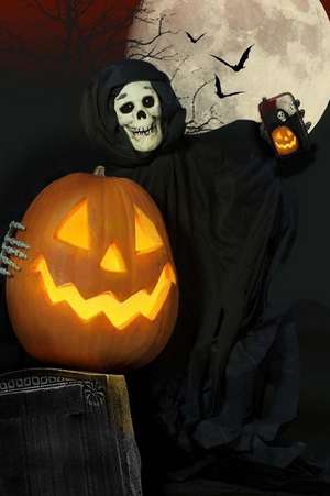 Halloween Ghoul with a Jack-O-Lantern and the Moon Journal de Cs Creations