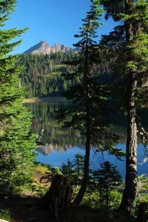 Broken Top Mountain Reflected in Todd Lake in Oregon USA Journal de Cs Creations