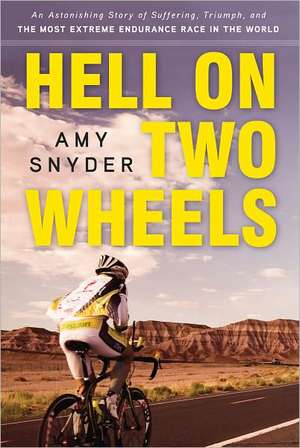 Hell on Two Wheels: An Astonishing Story of Suffering, Triumph, and the Most Extreme Endurance Race in the World de Amy Snyder