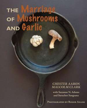 The Marriage of Mushrooms and Garlic de Chester Aaron