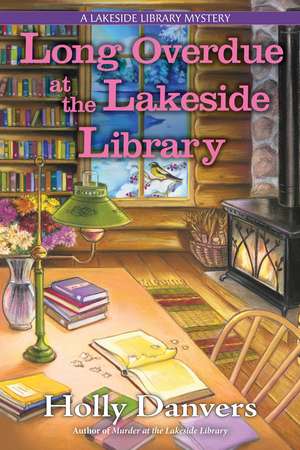 Long Overdue at the Lakeside Library de Holly Danvers