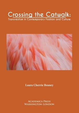 Crossing the Catwalk de Laura Cherrie Beaney