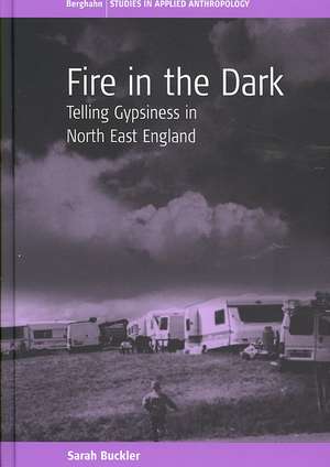 Fire in the Dark: Telling Gypsiness in North East England de Sarah Buckler