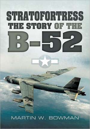 Stratofortress: The Story of the B-52 de Martin Bowman