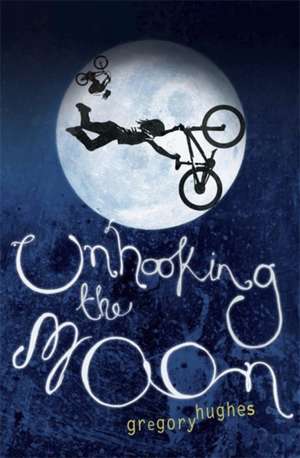 Unhooking the Moon de Gregory Hughes