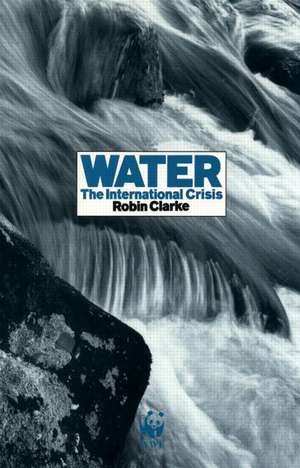 Water: The International Crisis de Robin Clarke