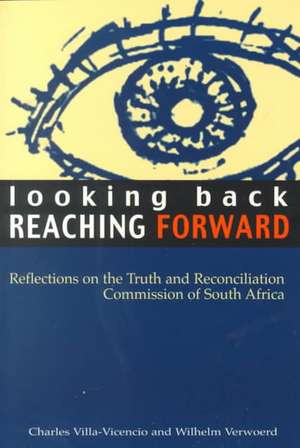 Looking Back, Reaching Forward: Reflections on the Truth and Reconciliation Commission of South Africa de Charles Villa-Vicencio