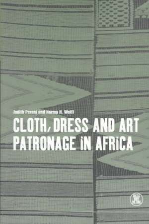 Cloth, Dress and Art Patronage in Africa de Judith Perani