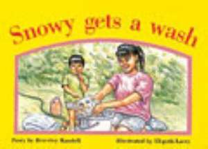 Snowy gets a Wash PM Yellow Set 3 Fiction Level 8 de BEVERLEY RANDELL