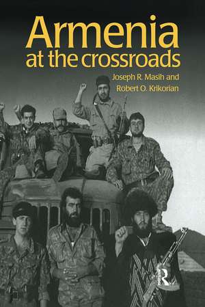 Armenia: At the Crossroads de Robert Krikorian