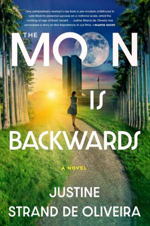 The Moon Is Backwards de Justine Strand de Oliveira